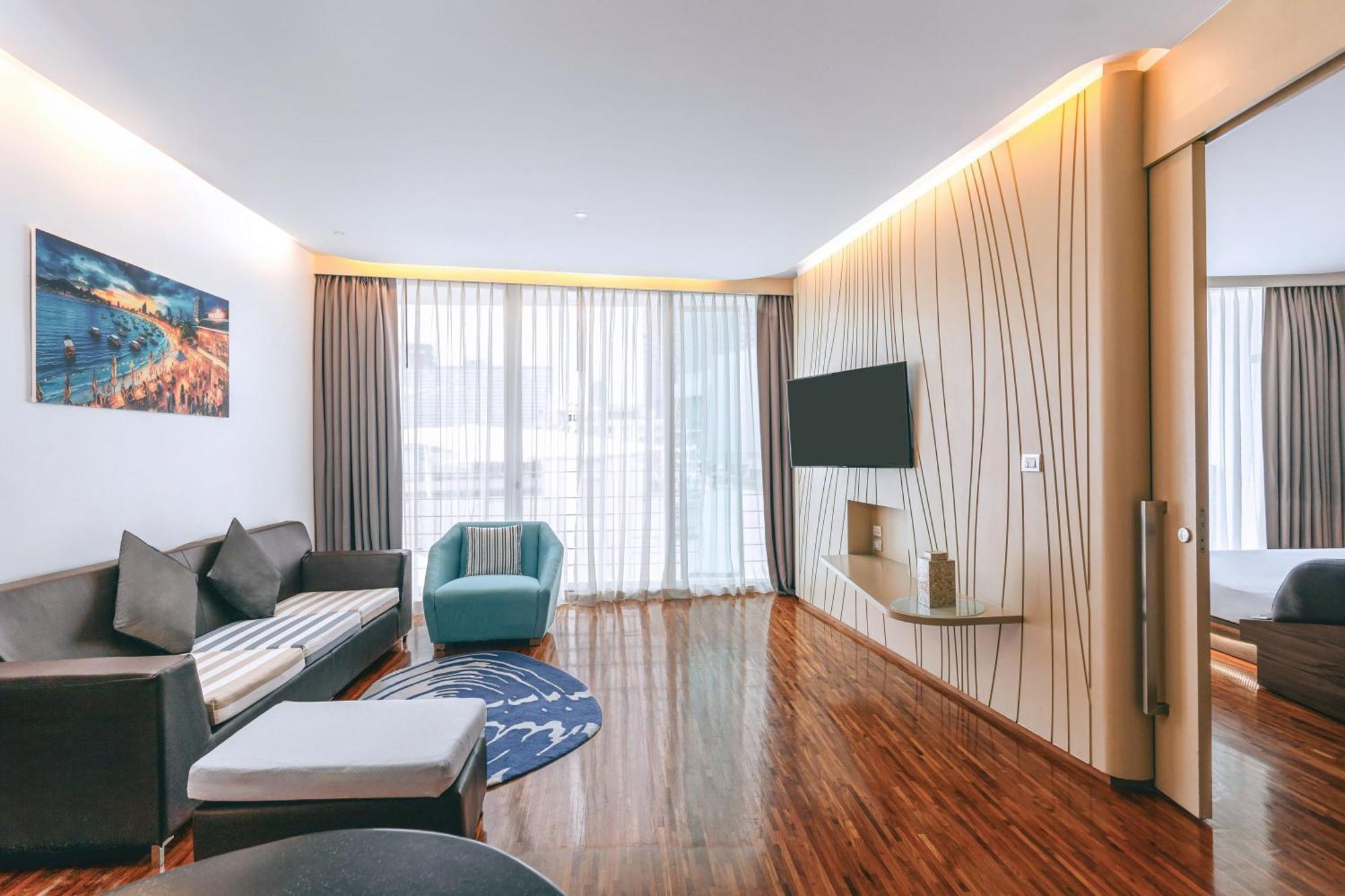 Hotel Baraquda Heeton Pattaya By Compass Hospitality Room photo